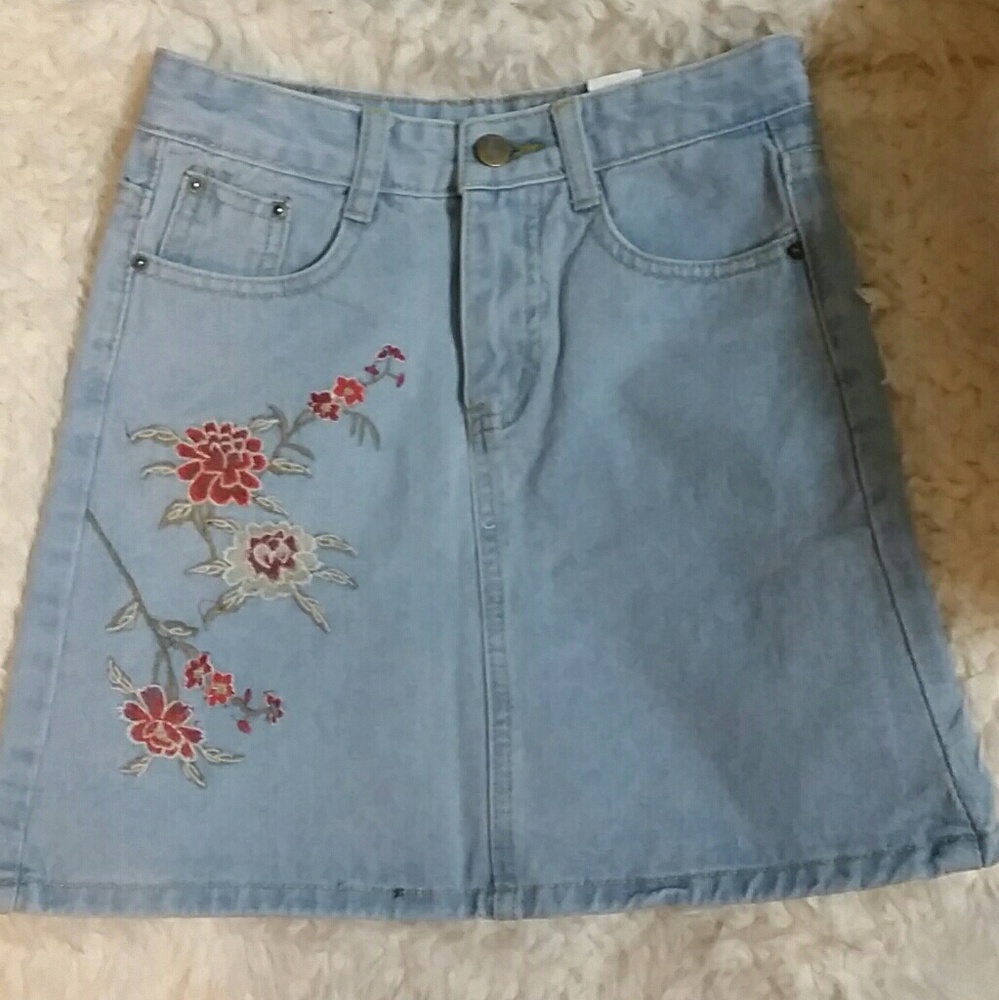 New Vintage Light Wash Blue Denim Floral Skirt